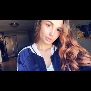 Meet your Posher, Alexia